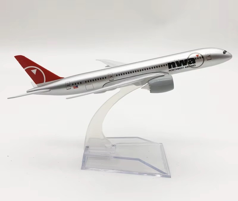 Airplane Model - 1/400 Scale Northwest Airlines Boeing 787