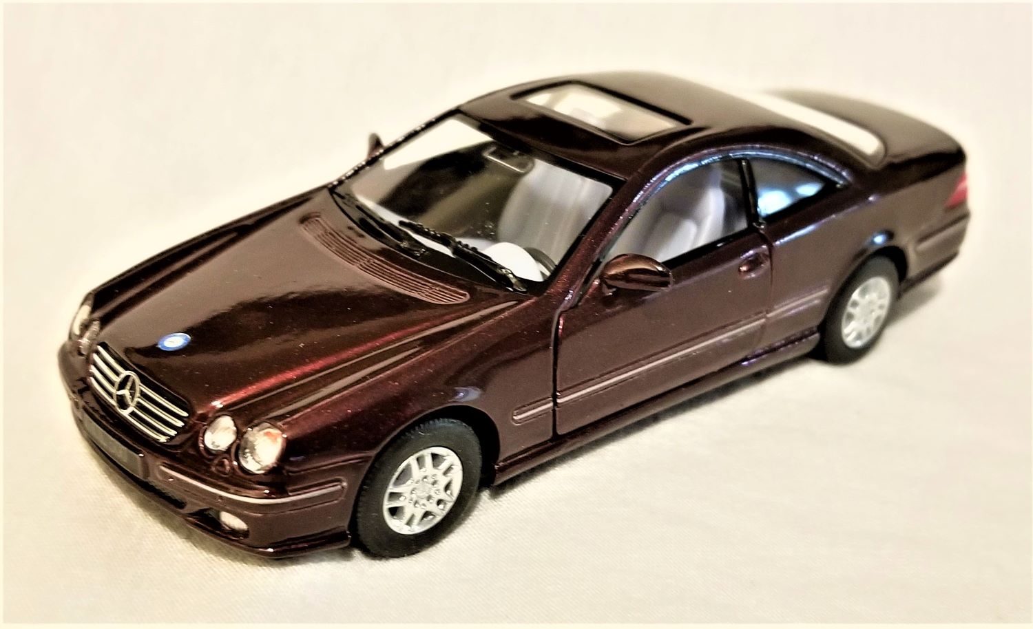 Kinsmart - 1:38 Scale Model Mercedes-Benz CL 500 Burgundy Kinsmart - 1:38 Scale Model Mercedes-Benz CL 500 Burgundy