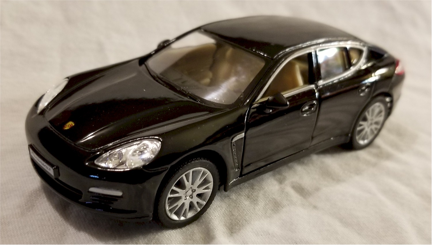 porsche panamera diecast