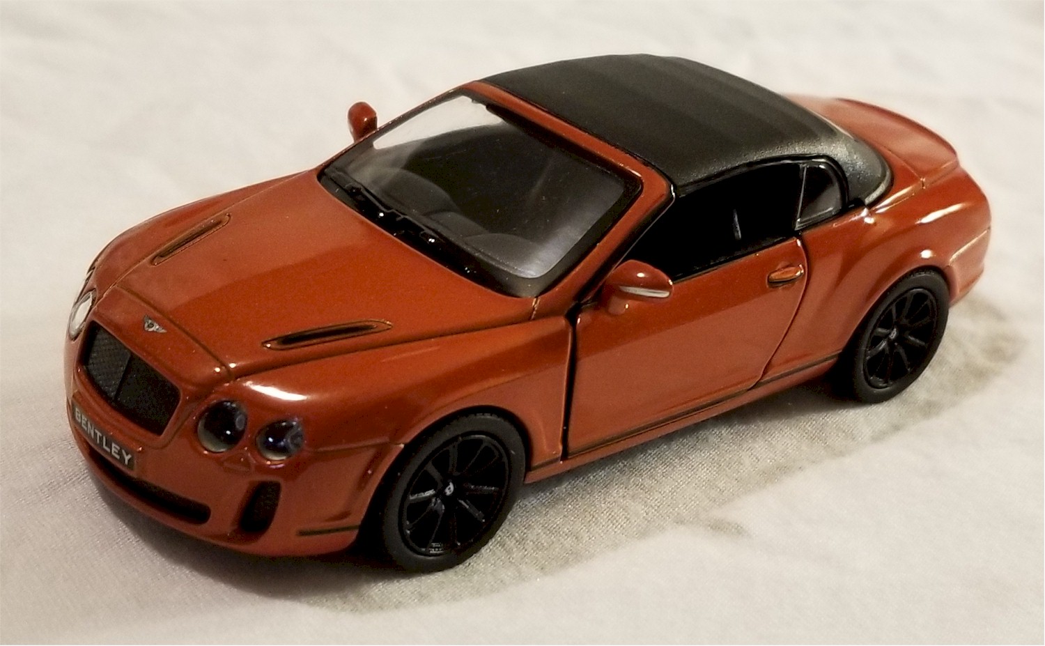 Kinsmart - 1:38 Scale 2010 Bentley Continental Supersports Orange