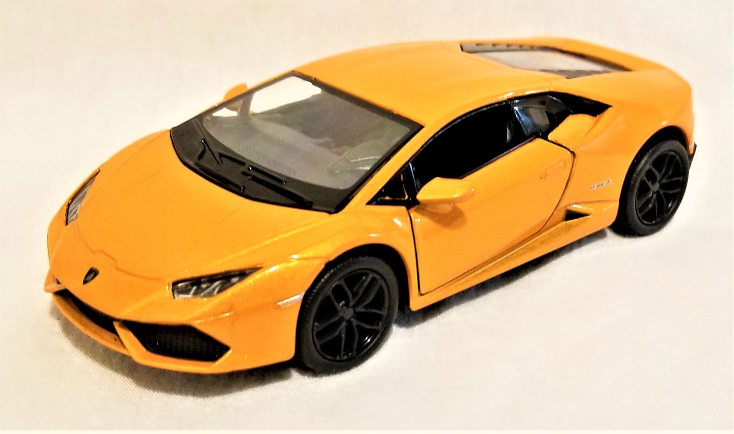 Kinsmart - 1:36 Scale Model Lamborghini Huracan LP610-4 Orange