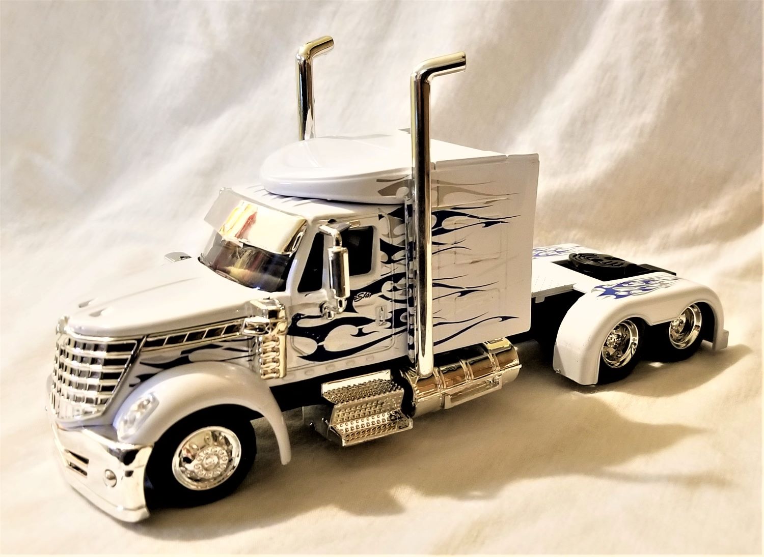 Camion De Collection International Lonestar 1/43 Avec Chariot Et Palettes - Modèle Réduit NEWRAY